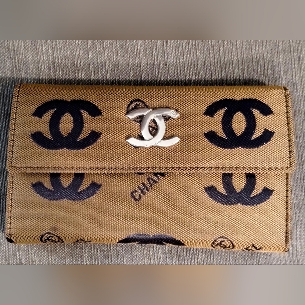 FUN FASHION WALLET ~ BROWN EMBROIDERED CLOTH OUTSIDE & FAUX LEATHER INSIDE